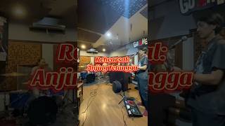 Anjing Tetangga garagerock fuzz drum bass guitar