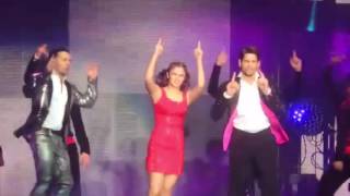 The Disco Song Alia Bhatt, Sidharth Malhotra and Varun Dhawan Dream Team Concert HD Resimi