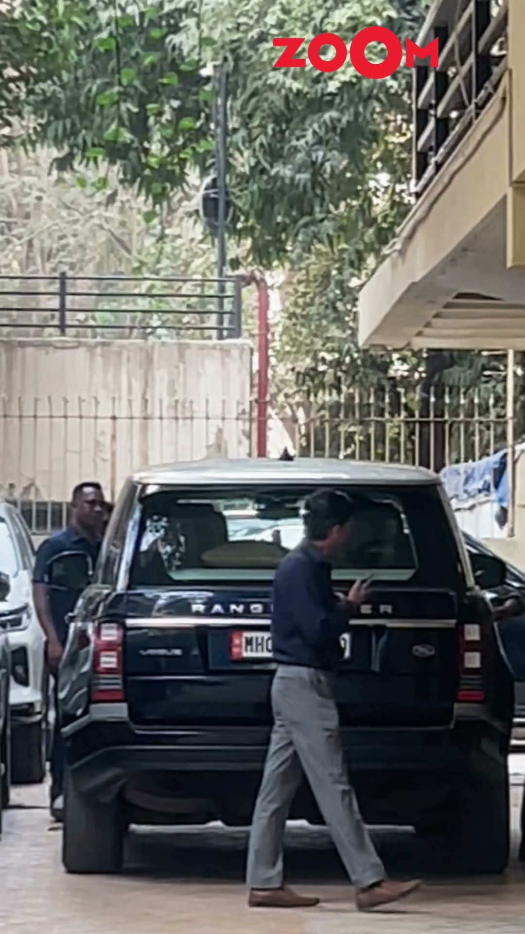 Malaika Arora spotted at Karisma Kapoor's house after Saif's stabbing news #malaikaarora #shorts