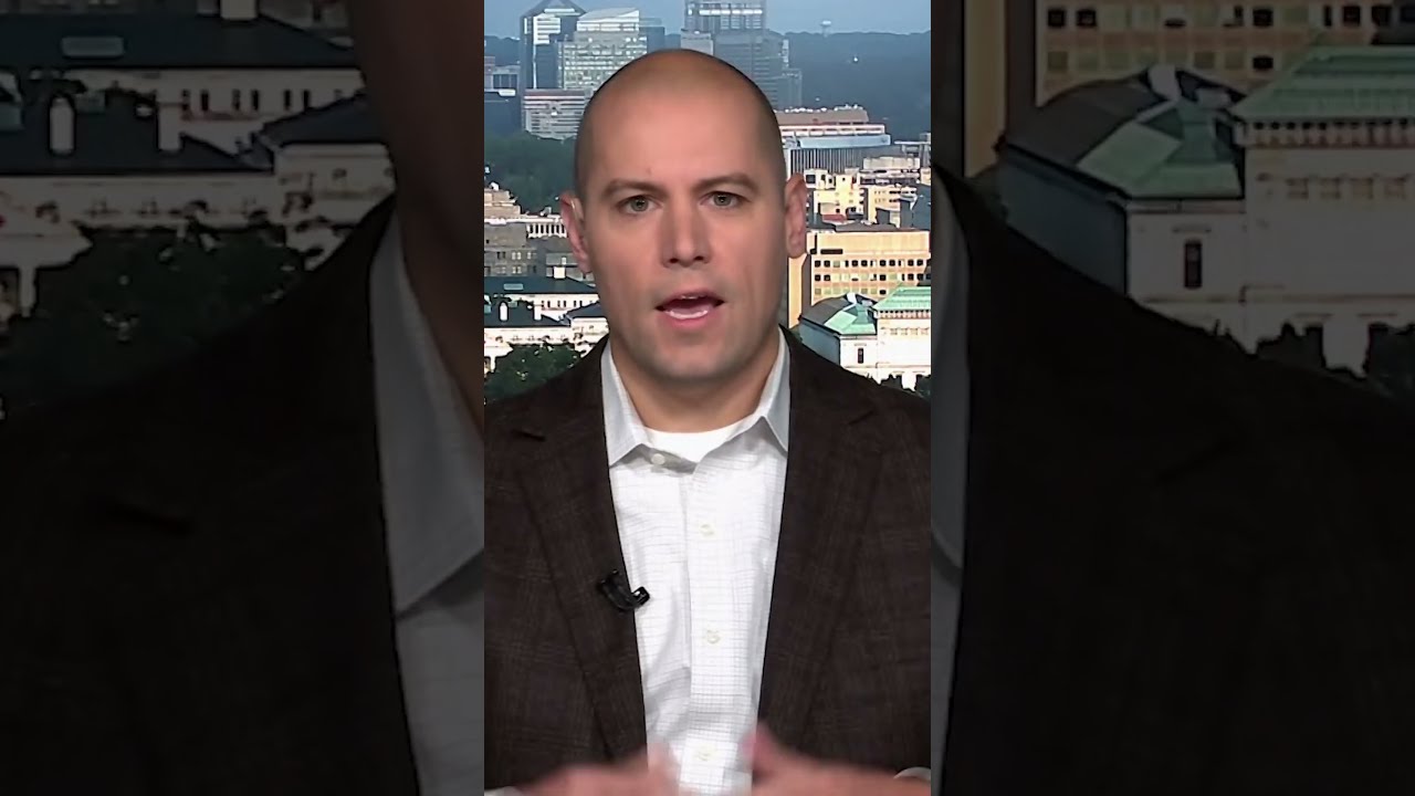 Ex Navy Pilot Recounts Seeing UFO