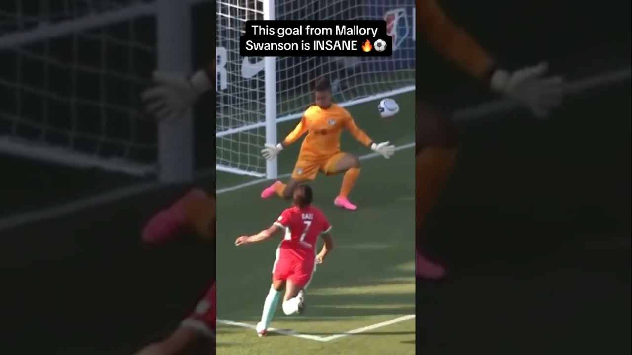 This goal from Mallory Swanson is INSANE🔥⚽️ 