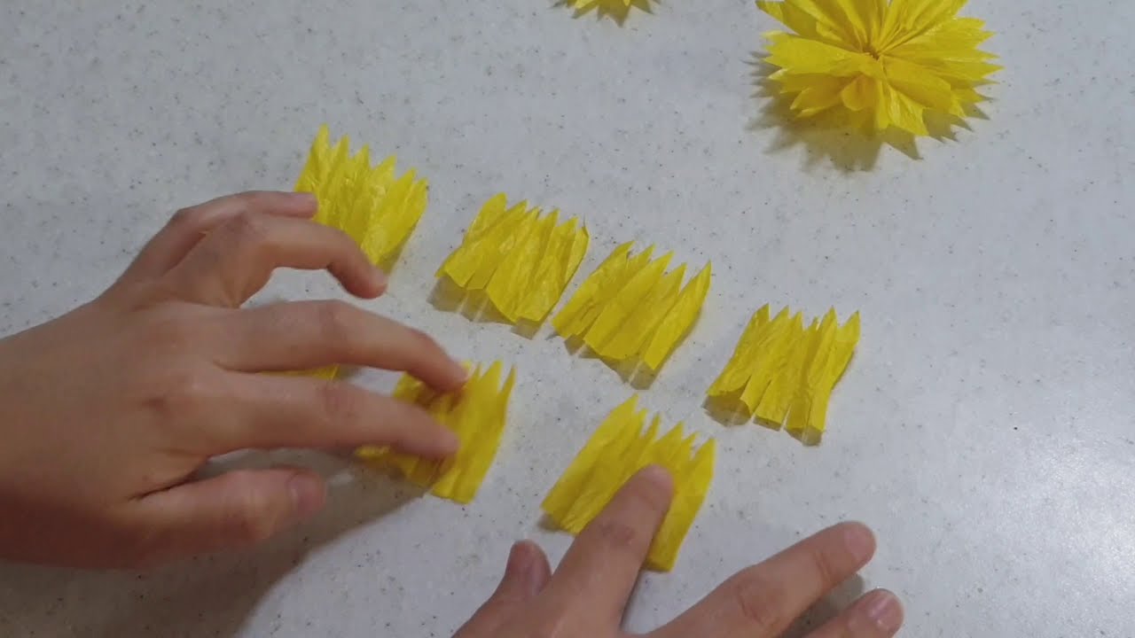 Flores amarillas con bolsas de plástico ¡Lucen casi naturales! | Manualidades con Reciclaje