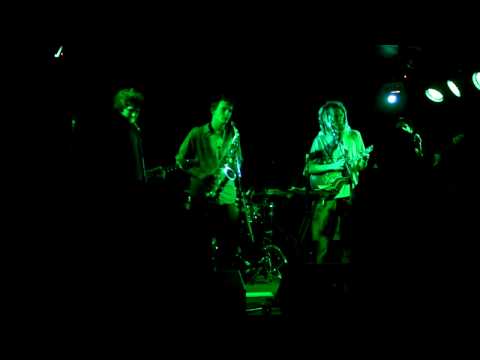 Wagtale - Zoo (Live at the Yorkshire House '09)