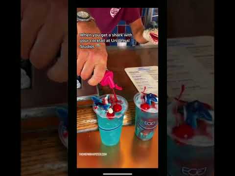 OMG 😱 Shark attack drink at Universal Studios Florida