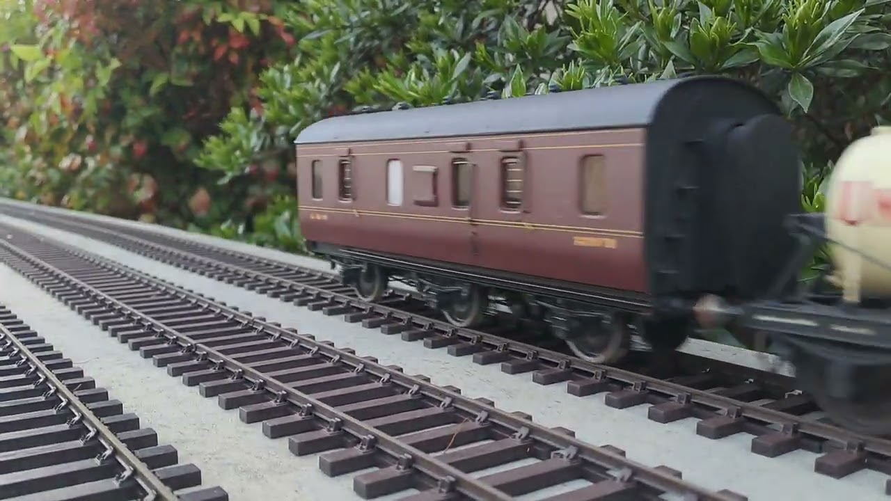 LMS Stanier 5MT "Black Five" with milk train - O Guage - 12 October 2025