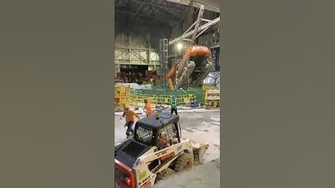 Rigging failure lost a trackhoe