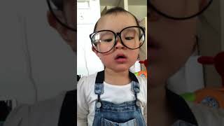 【ダテ眼鏡・メガネ大好き 小春ちゃん】大きいダテメガネ・どう？似合ってるかしら？？笑