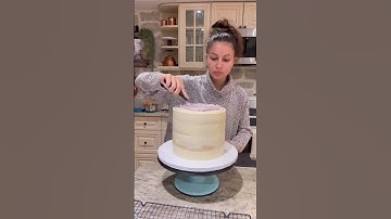 ADDING SUPPORTS TO TIERED CAKES | THE FLOUR GIRL