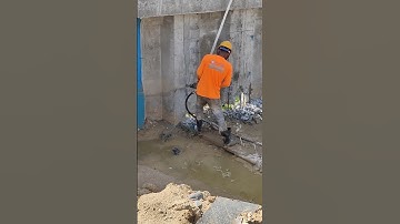 Technical breaking concrete sheet pile with air machine