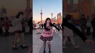 Video thumbnail of "中国芭比Chinese Robot Barbie #芭比娃娃 #中国 #机械舞 #barbie #china #poping"