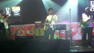 Tengku Adil @ Live\u0026Loud Showcase - Penyelamatku