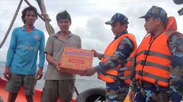 Tàu 9001 Vùng CSB 3 cứu nạn thành công tàu cá và 11 ngư dân gặp nạn trên biển