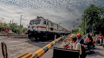 Furious Power Boaster Speed : Furious Poorva Express Dangerosly Moving out Rail Gate