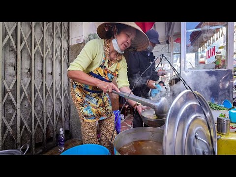 Video She has been selling STREET FOOD for over 60 years!!! - youtube