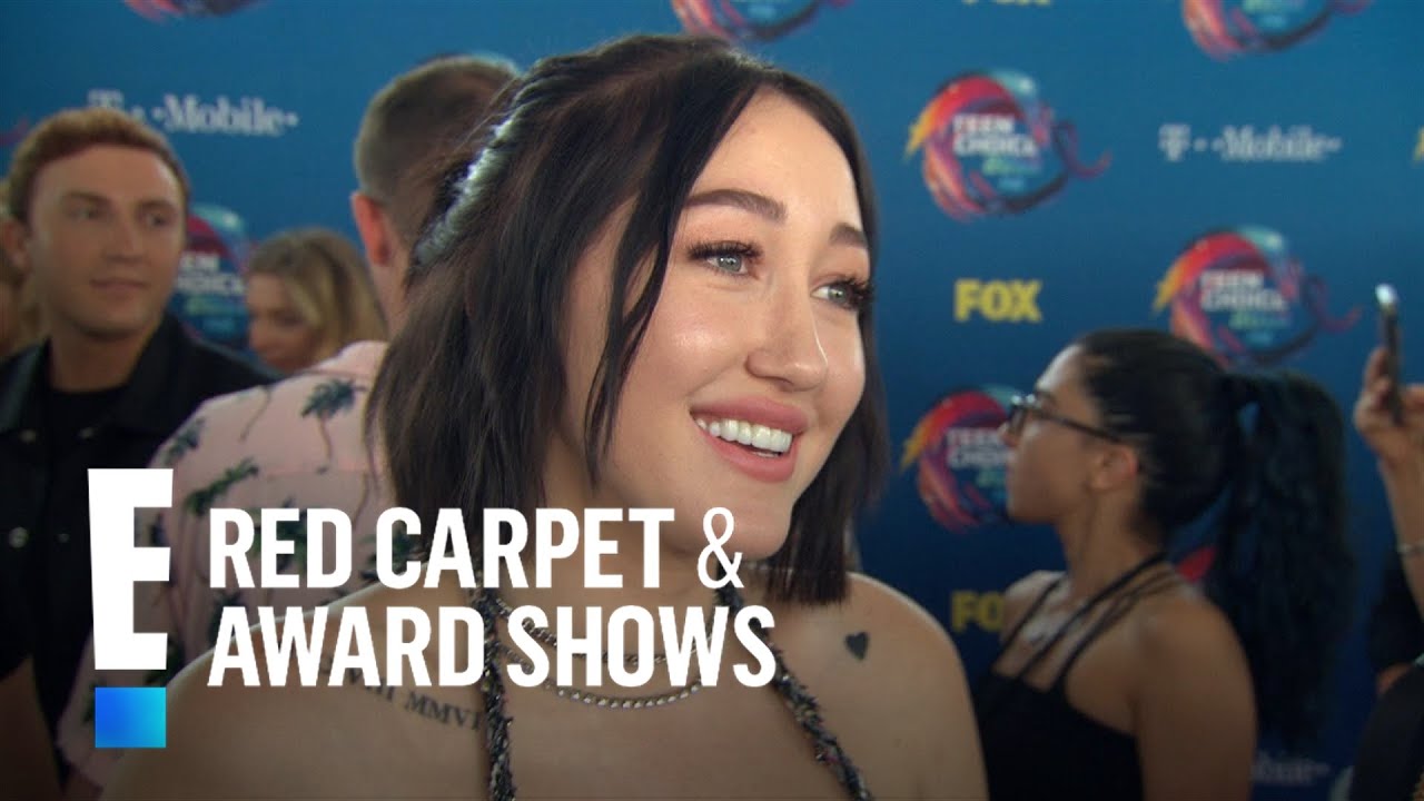 Lil Xan Slid Into Noah Cyrus' DMs! | E! Live from the Red Carpet