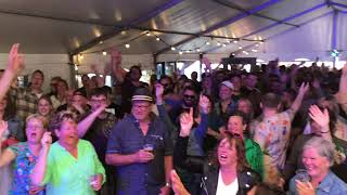 Ons IJzendijke live op Tieke Kermis door coverband Stuk!