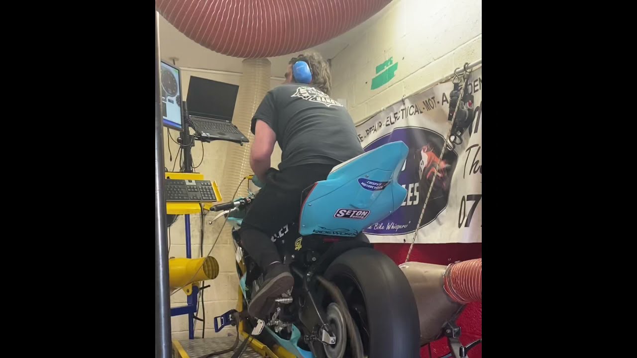 Motorcycle chain snaps on Dyno! YouTube
