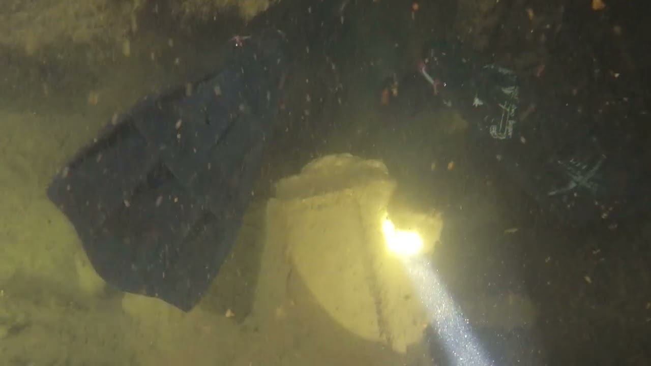 221015 El Capitan(sidemount required), Subic Bay ,Zambales, Philippines [Wow Shark Diving Center]