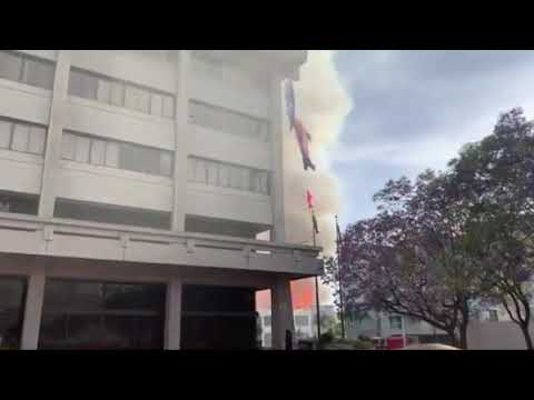 LOS ANGELES EXPLOSION:At least 10 firefighters injured - YouTube
