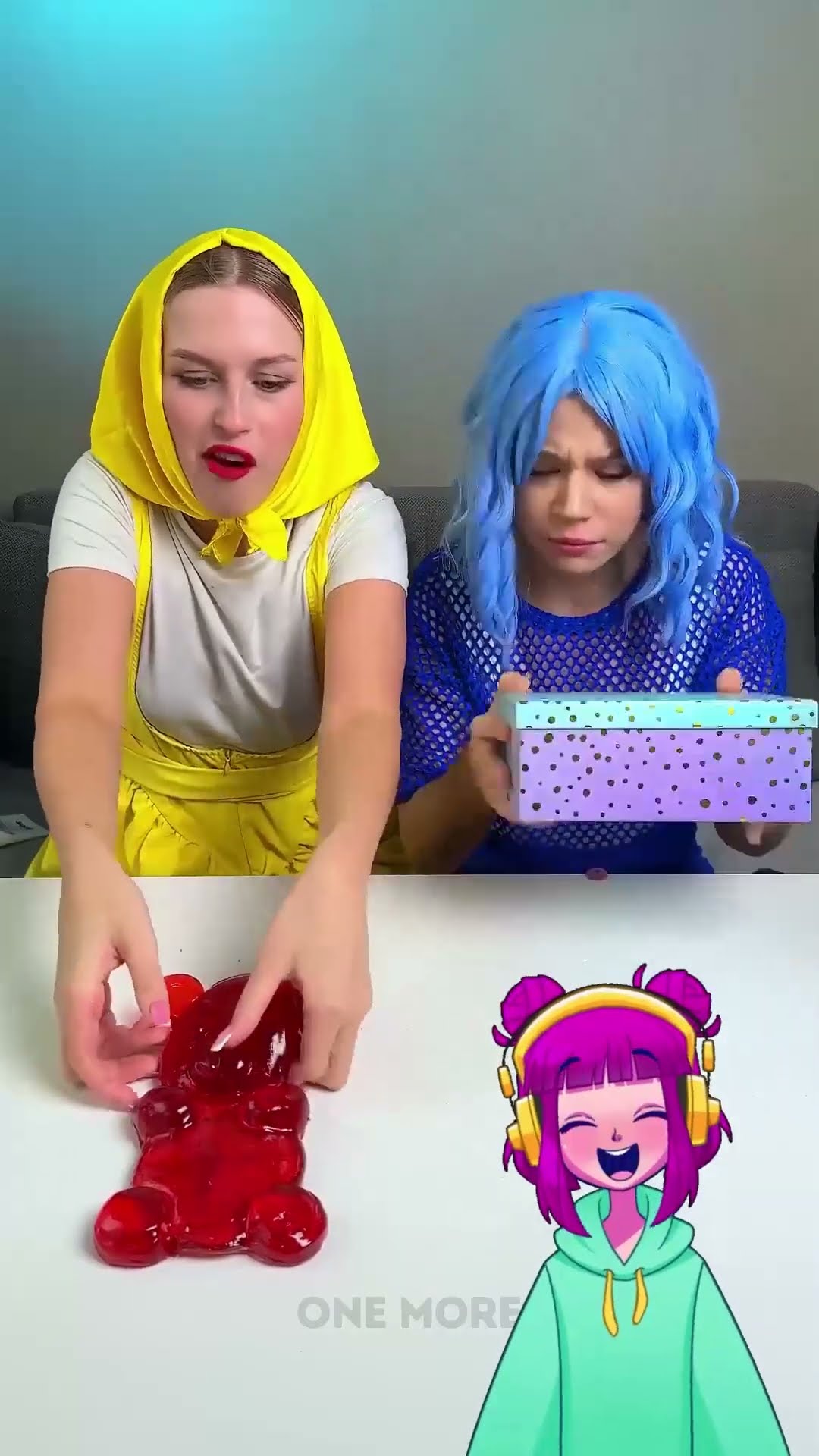Giant vs Micro Gummy Bear Blind Food Challenge ?