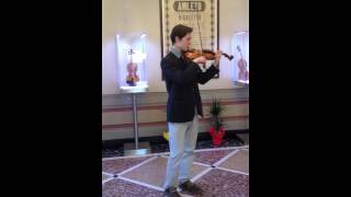 Malykhin Fedor prova uno dei violini della Liuteria Toscana al Concorso Violinistico Postacchini