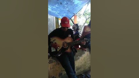 PENGAMEN SUARA BAGUS, NYANYI