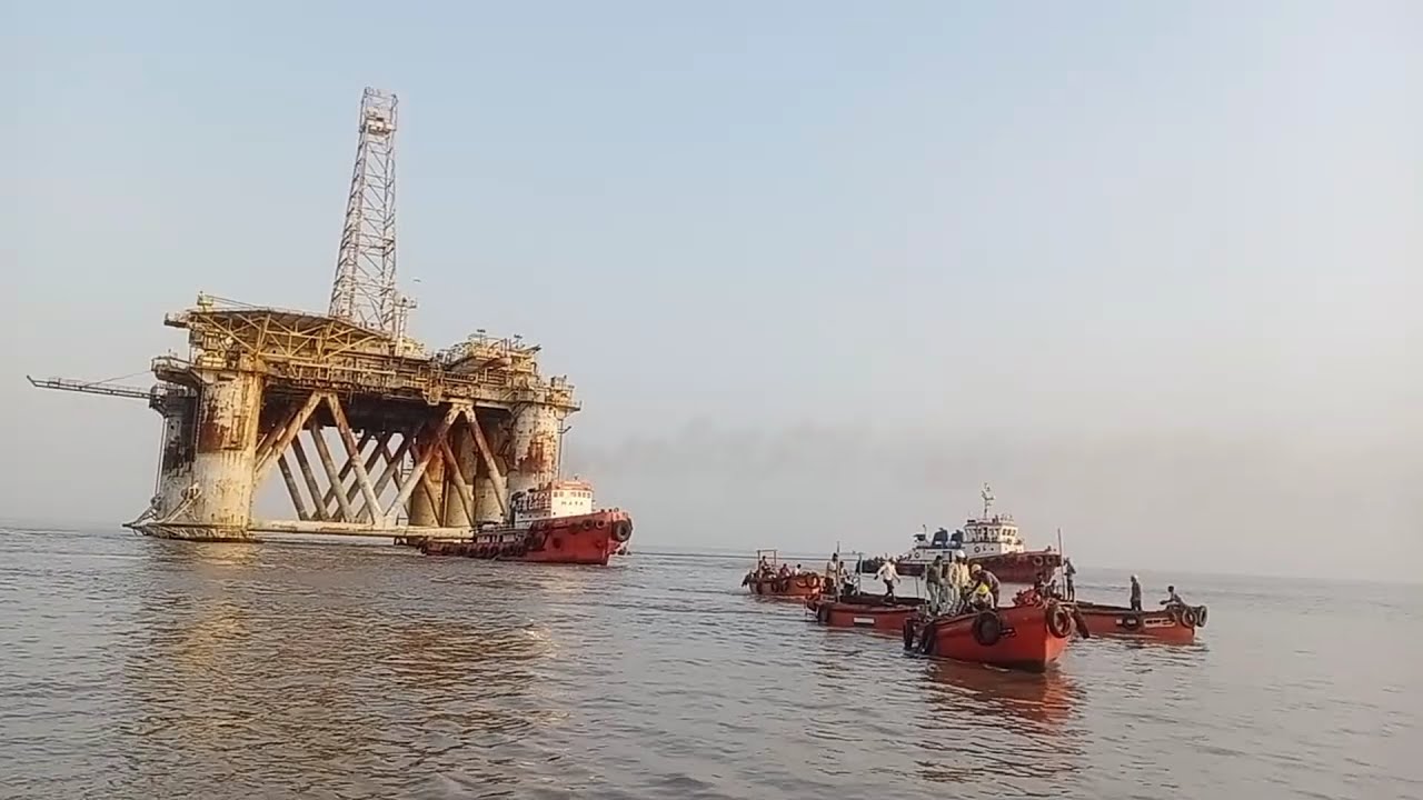 big  oil rig ship beaching at alang | BAPASITARAM BOAT SERVICES-ALANG |