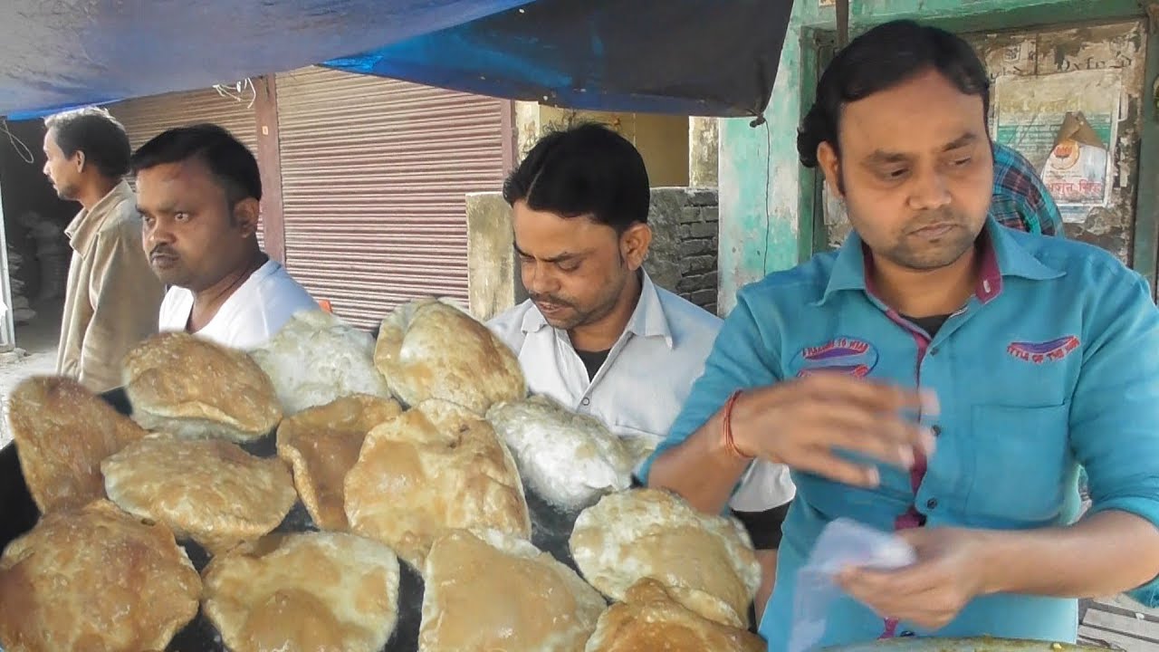 Three Brothers Working Together   Hing Puri @ 4 rs Each   Kankinara Street Food | Indian Food Loves You