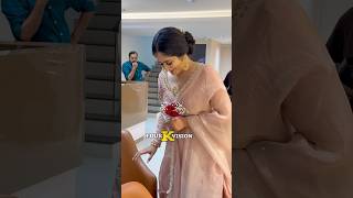 Download Lagu മാല അണിഞ്ഞു നോക്കാൻ കസേര ഒറ്റക്ക് വലിച്ചിട്ടു ഇരുന്നുകൊണ്ടു താരം 😍 MP3