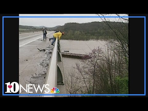 Video: Heeft een binnenschip de Garcon Point-brug geraakt?