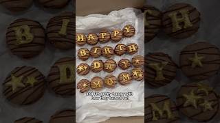 Happy birthday, mom 😊🎁 #shelshelshelshel #birthday #birthdaytreats #macarons #baking #fondant