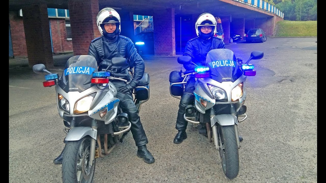 Eskorta policyjnych motocykli dla rodzącej kobiety | pilscy policjanci w akcji