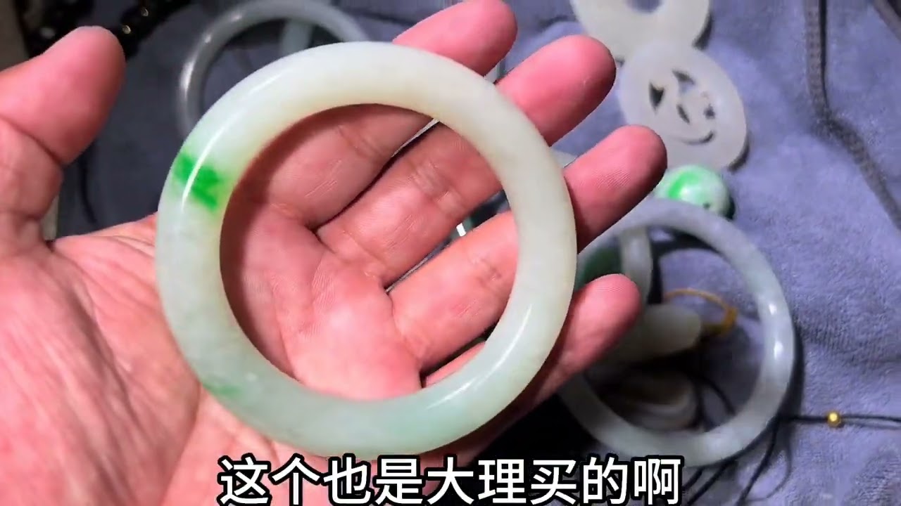 三百个清代老翡翠手镯当中挑选6只做好的精品每个都是无裂种水特好- YouTube