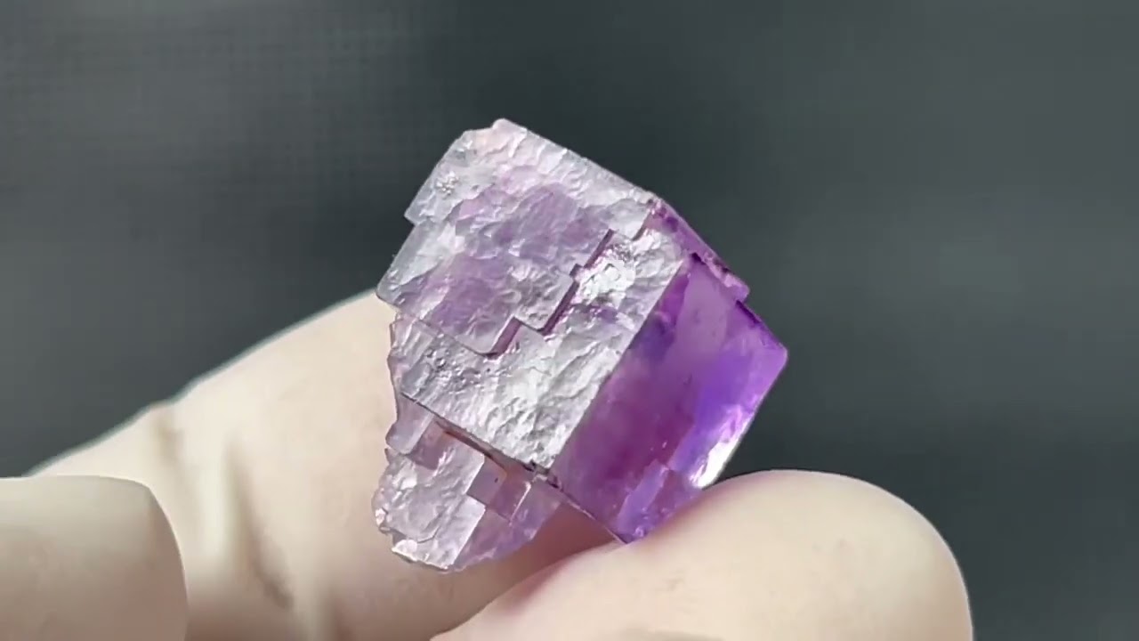 新疆天山産パープルフローライト原石 7.2g - パーフェクトストーン