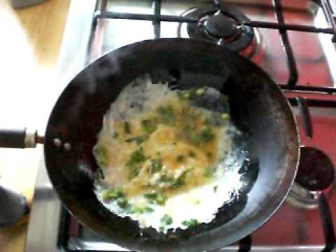 Omelette in a wok - YouTube