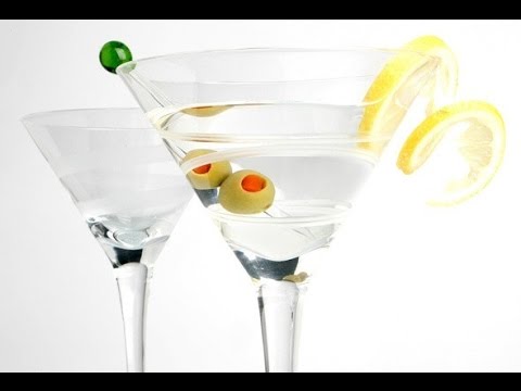 Videó: Hogyan Készítsünk Tökéletes Vodka Martinit: Rázzuk Vagy Keverjük