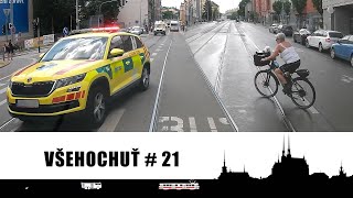 #21 Cyklistka se chce zabít i se psem, málem sražená paní na zastávce a policie řídí přejezd?