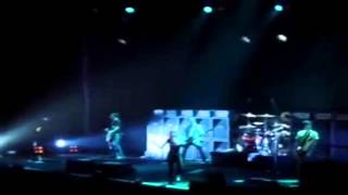 Avril Lavigne - American Idiot (Green Day Cover) [Live Bonez Tour 2005] #HD