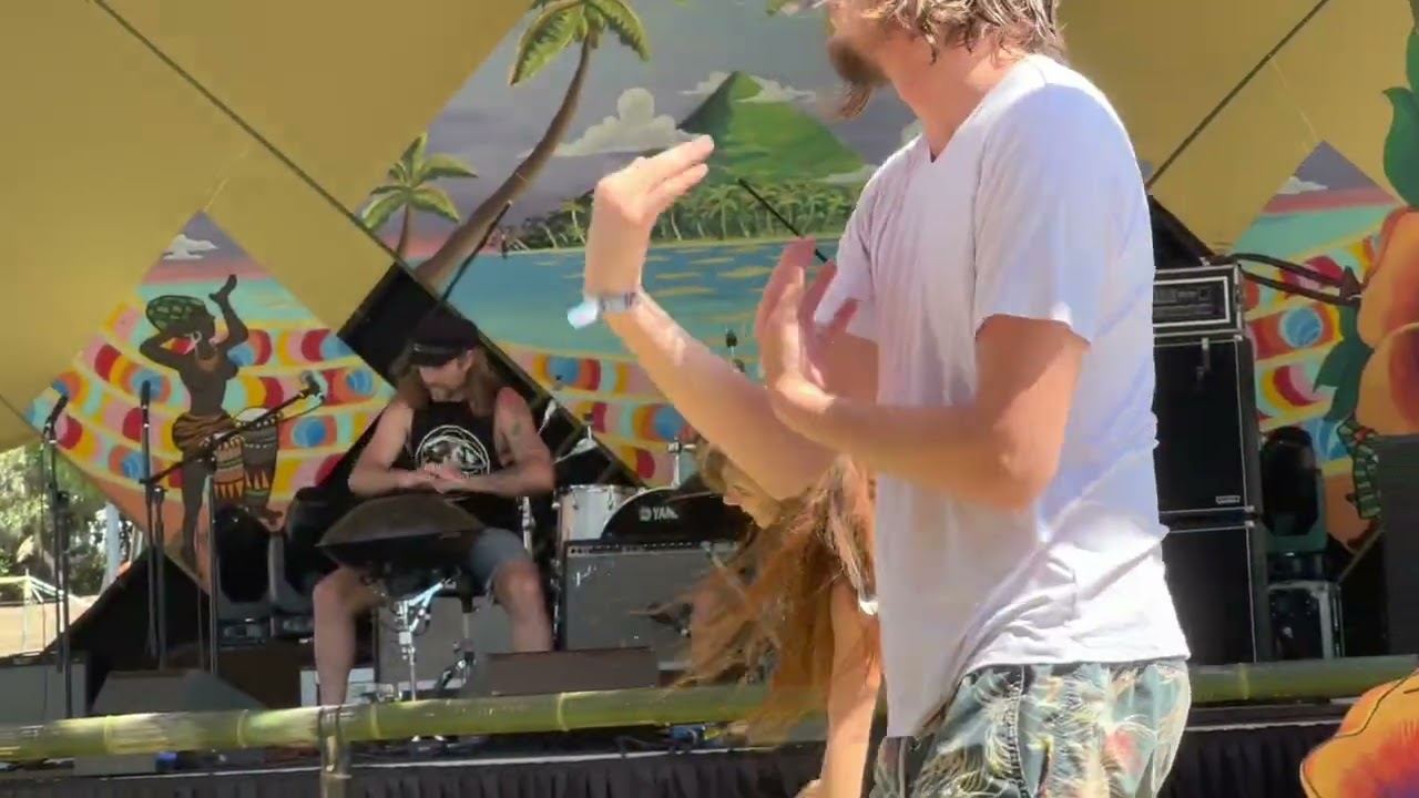 Sunnisessionz - Sunni Holden       Island Vibe Festival 2022 Playing with Damian Campbell