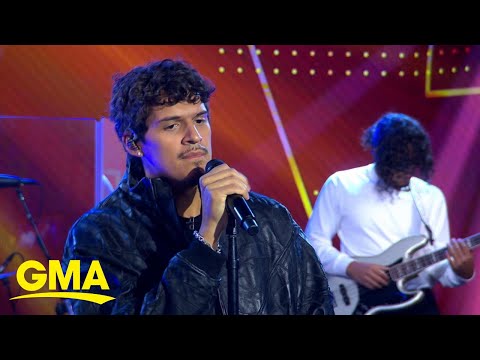 Hispanic heritage month: omar apollo performs 'evergreen'