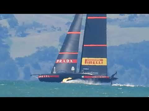 Luna Rossa practice close to brown island