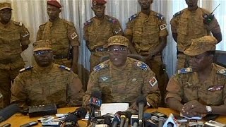 Burkina Fasoda Şimdi De Tuğgeneral Zida Kendisini Başkan Ilan Etti