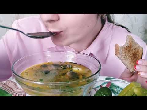 Video: Soppa Med Svamp, Krutonger Och Ost