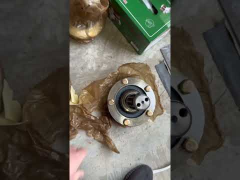 Фланец переднего ведущего моста МТЗ; 72-2308070 (на 5-отвер. в зборе с болтами), видео 1