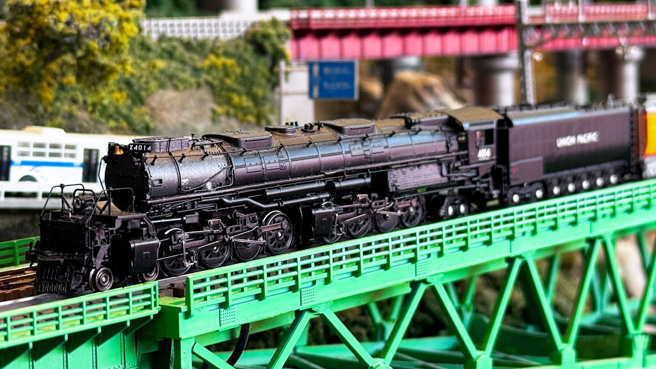 N-Scale Big Boy Smoking & Roaring in Japan! KATO Giant Layout US