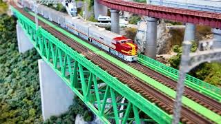 N-Scale Big Boy Smoking & Roaring in Japan! KATO Giant Layout US Train Takeover! 🚂🇺🇸