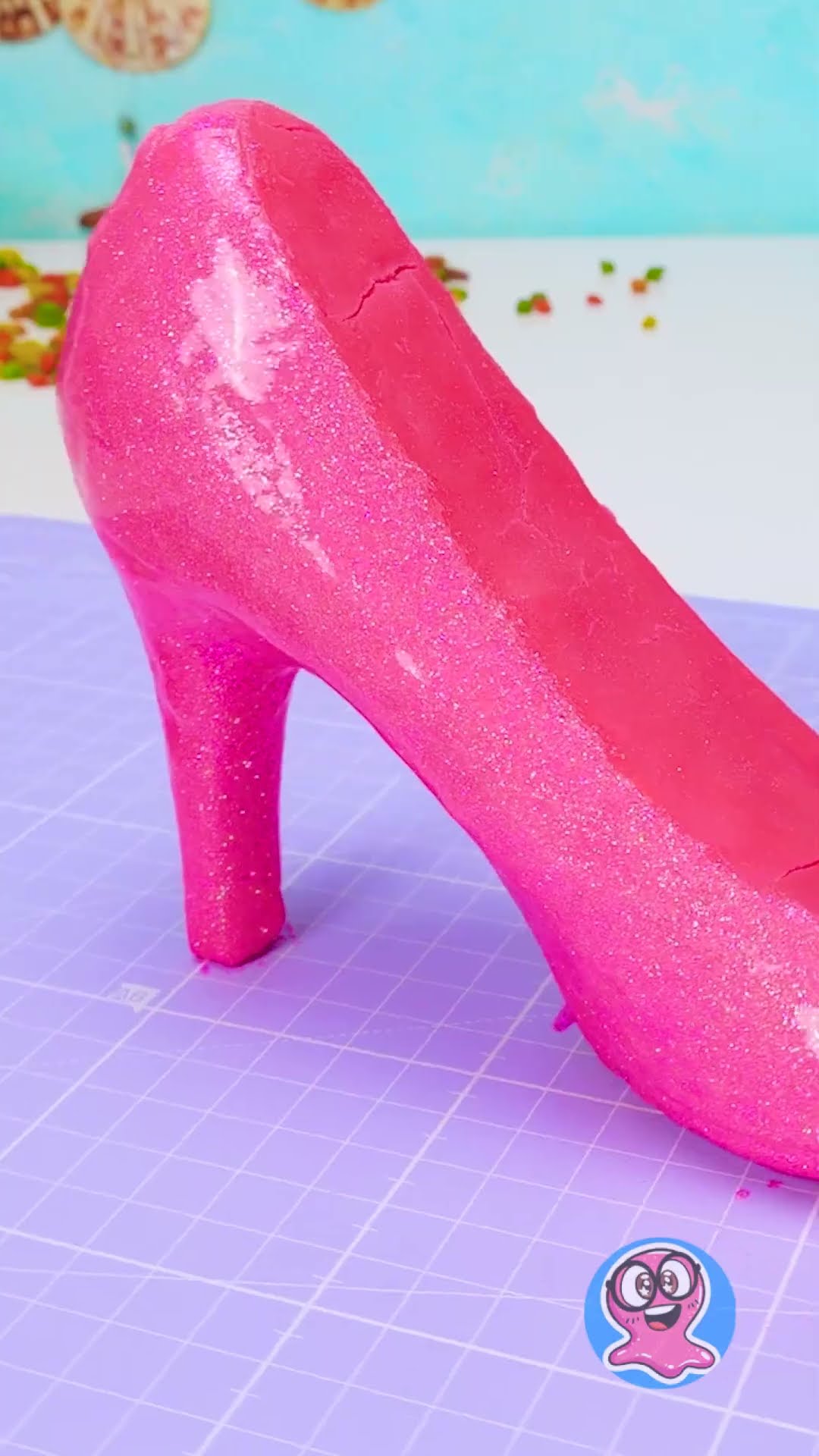 ?+?+? ¡Creemos un traje rosa brillante para Ariel! Manualidades con barro #bricolaje