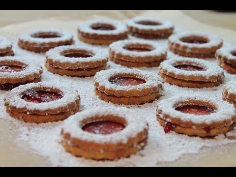 Spitzbuben/Linzer Augen backen (Rezept) || Red Jam Sandwich Cookies (Recipe) || [ENG SUBS]