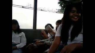 Ngintip CD Cewek SMA di BRT