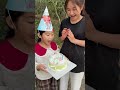 Cậu bé nghèo tội nghiệp thổi nến bánh sinh nhật🎂 cùng hai chị gái tốt bụng #shorts